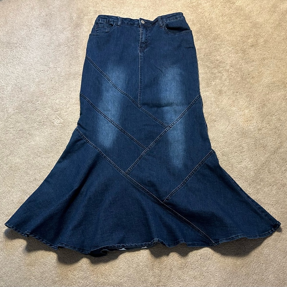 Juliette stretch denim skirt. Mermaid style. Size 4. Four pockets